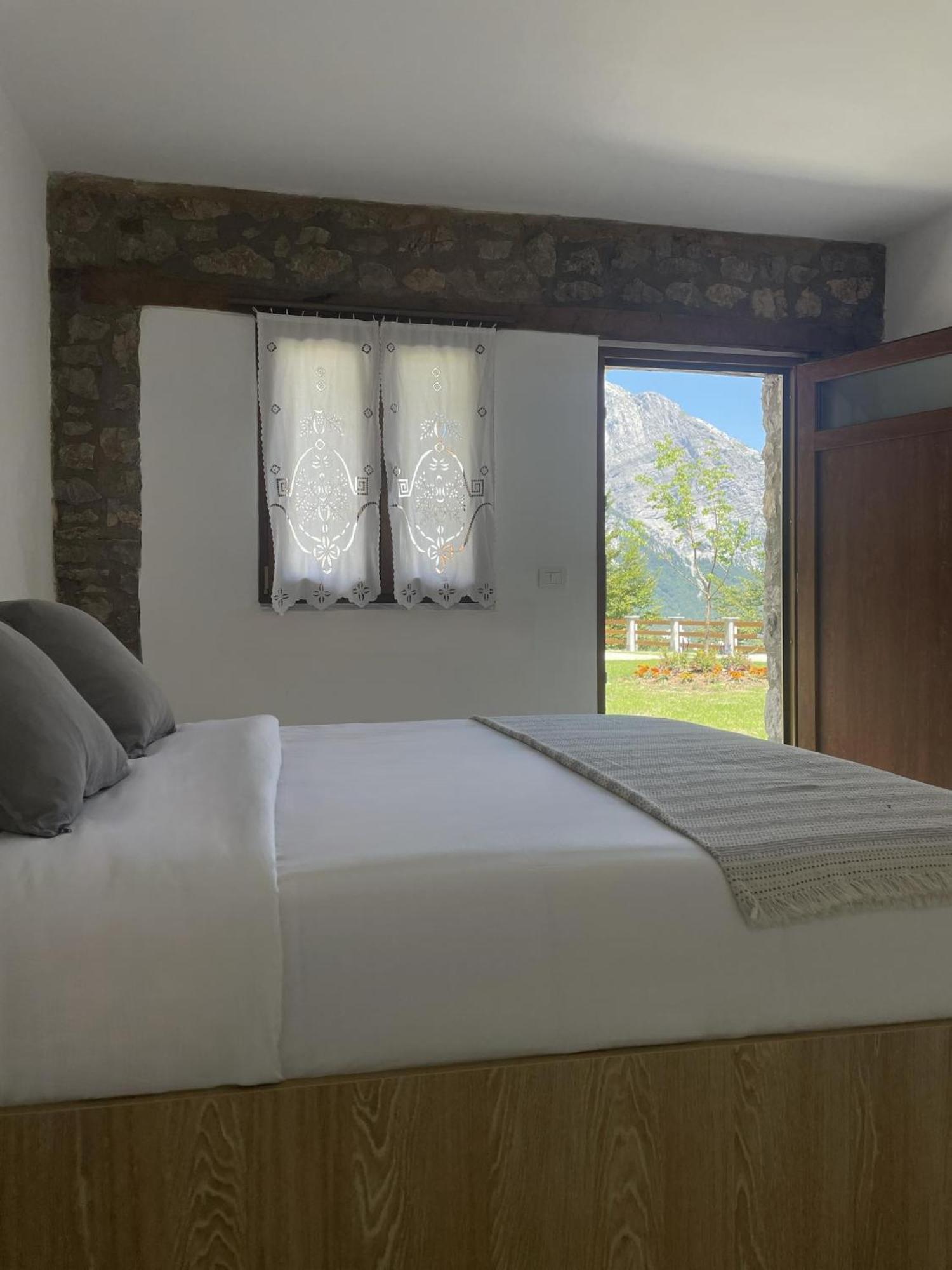 טת Valter & Drita'S Guesthouse מראה חיצוני תמונה